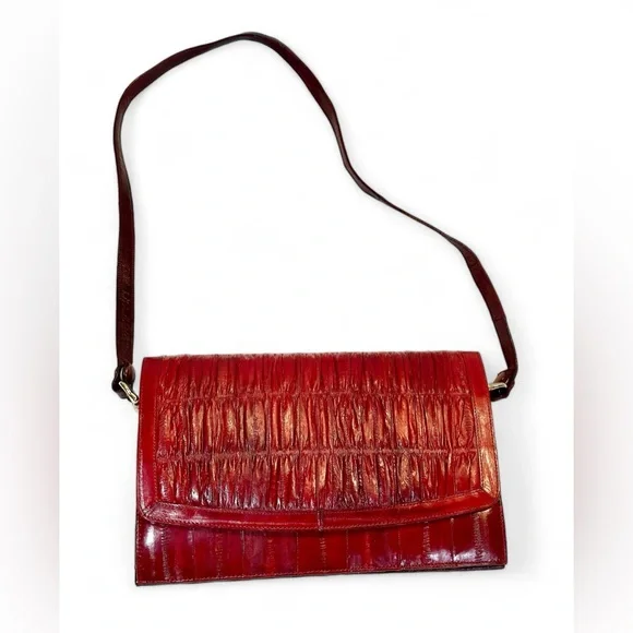 Red Eel Skin, Pleated/Gathered Front Flap Shoulder bag, made in Korea 1980s - Picture 13 of 14